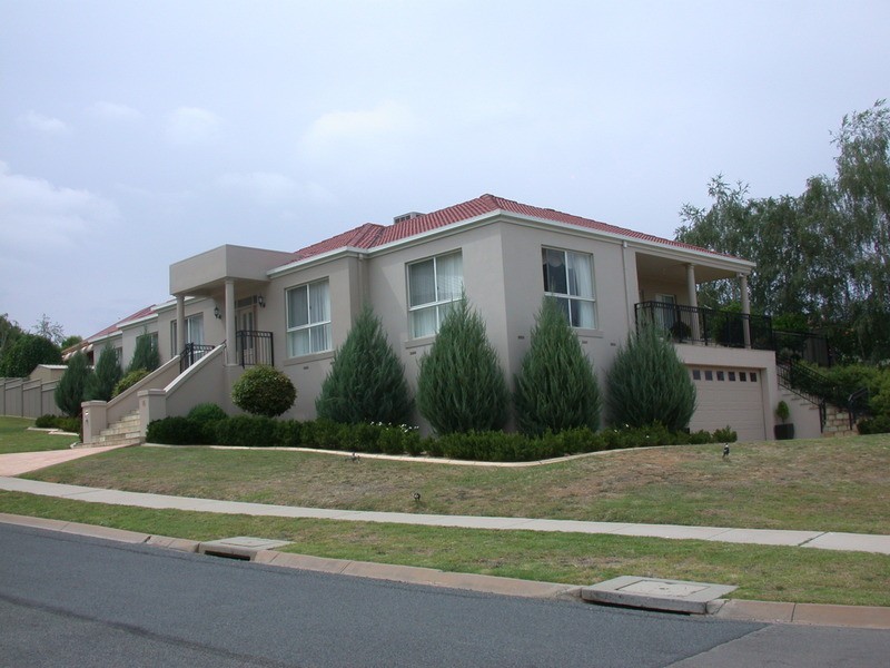 16 Avondale  Drive, Wodonga VIC 3690