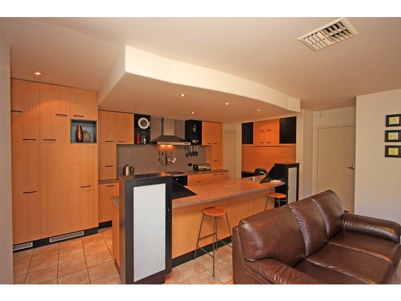 1 Caernarvon Court, Wodonga VIC 3690