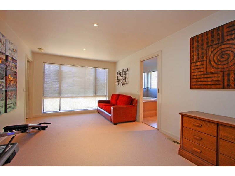 1 Caernarvon Court, Wodonga VIC 3690