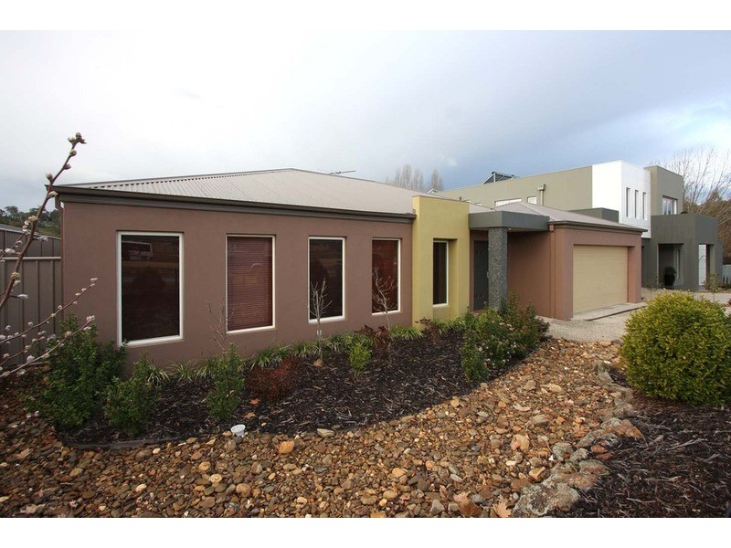 100 Yarralumla Drive, Wodonga VIC 3690