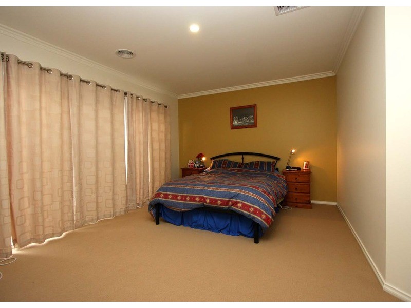 100 Yarralumla Drive, Wodonga VIC 3690