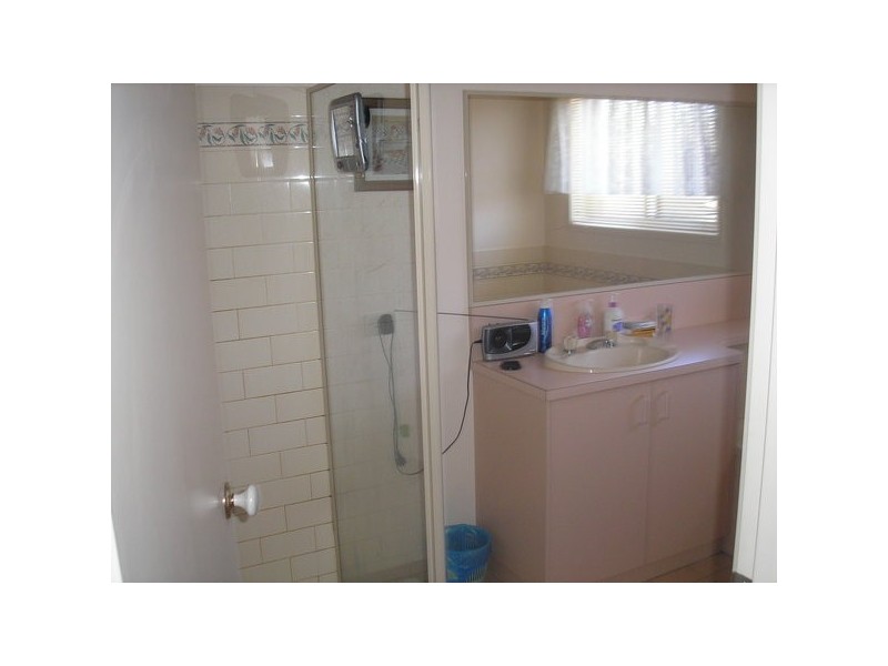 2/44 Kingfisher Drive, Wodonga VIC 3690