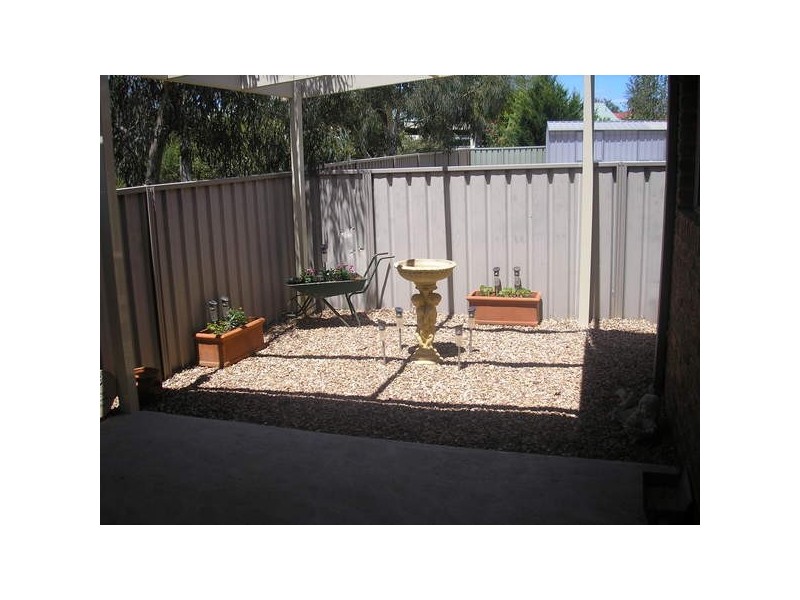 2/44 Kingfisher Drive, Wodonga VIC 3690