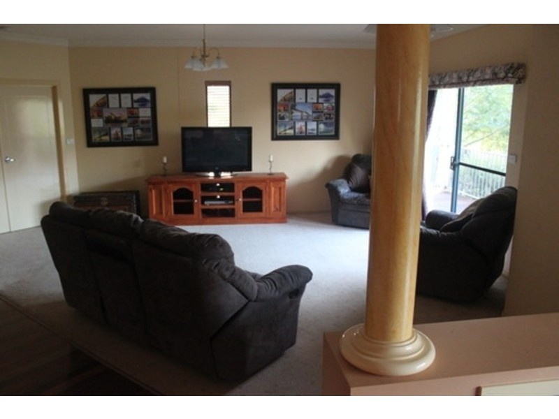 8 Ballara Drive, Wodonga VIC 3690