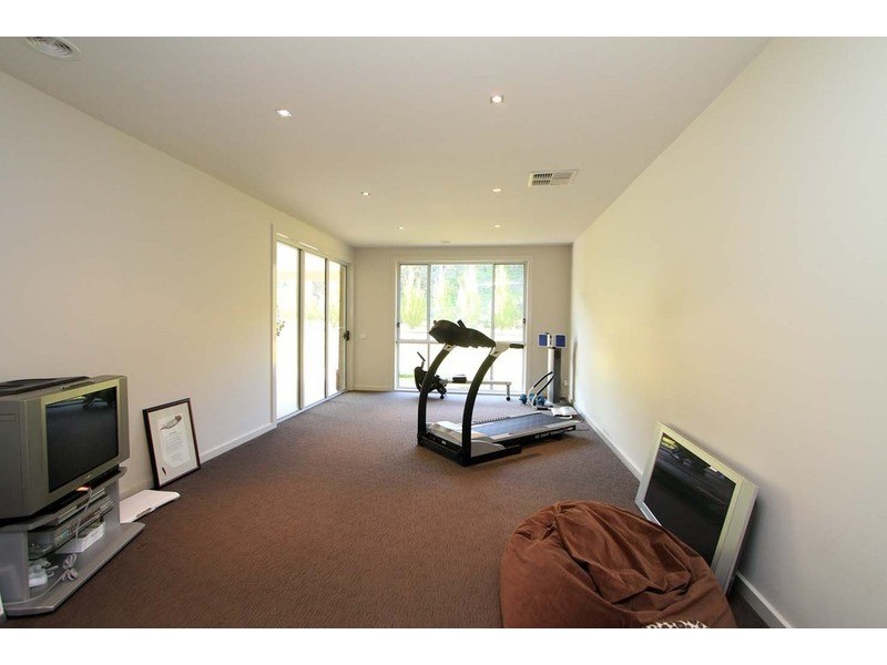 20 Lambourne Drive, Wodonga VIC 3690