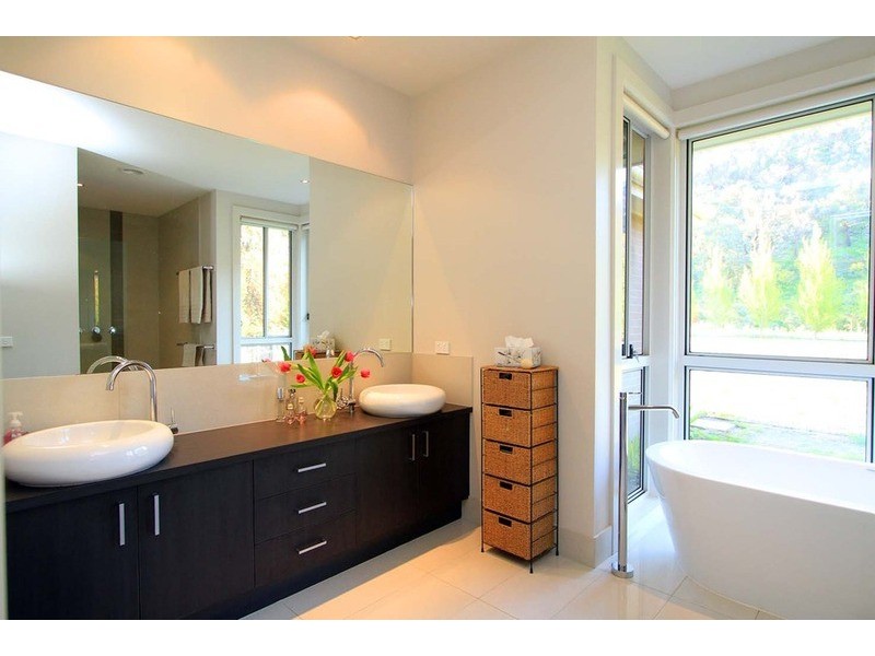 20 Lambourne Drive, Wodonga VIC 3690