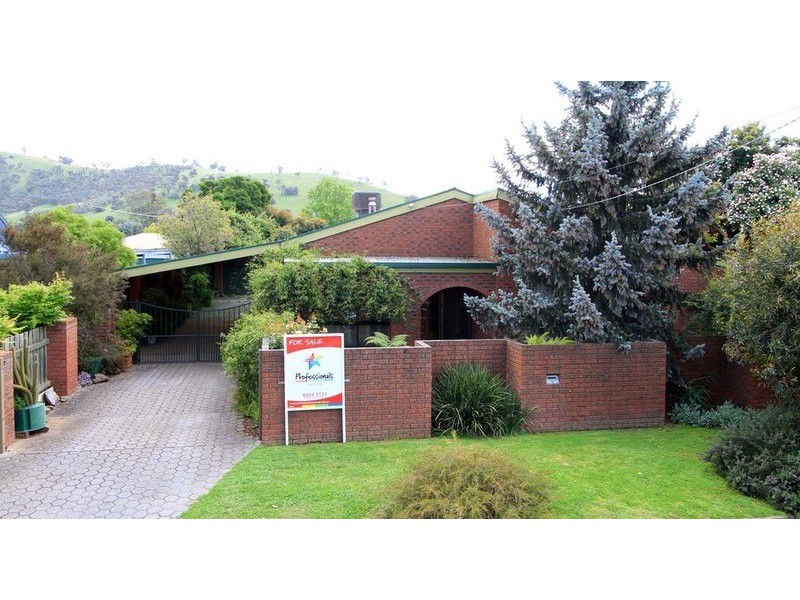 8 Barry Street, Killara VIC 3691