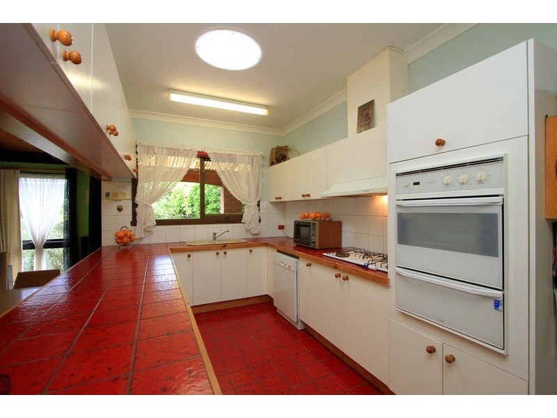 8 Barry Street, Killara VIC 3691