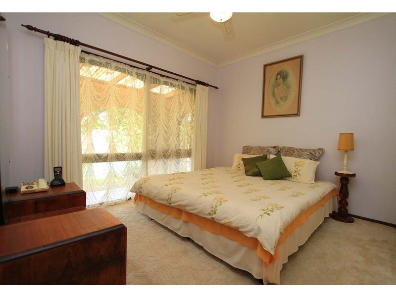 8 Barry Street, Killara VIC 3691