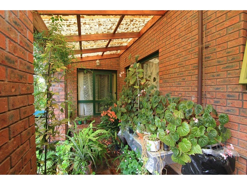 8 Barry Street, Killara VIC 3691