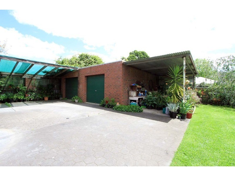 8 Barry Street, Killara VIC 3691