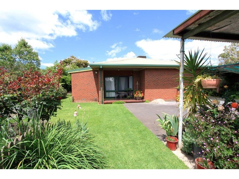 8 Barry Street, Killara VIC 3691