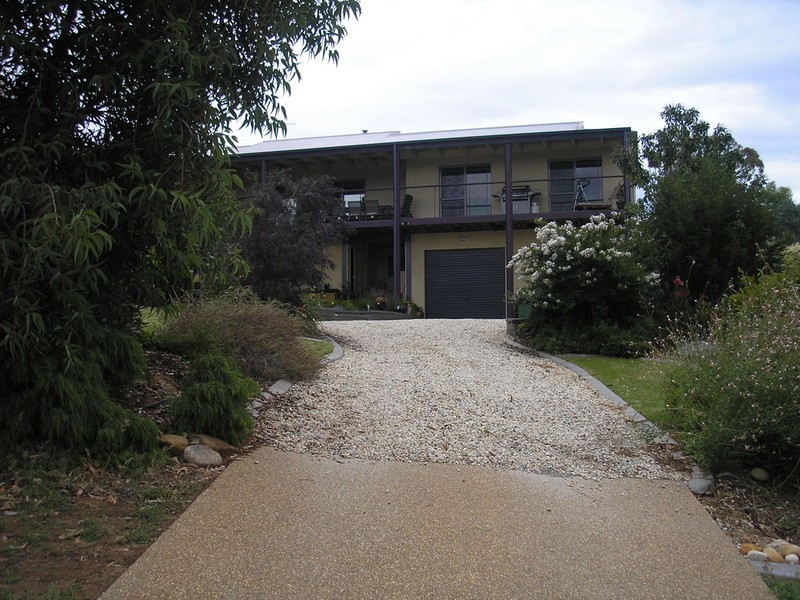 6 Elizabeth Drive, Bellbridge VIC 3691