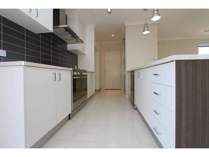 2/17 Thorneycroft Avenue, Wodonga VIC 3690