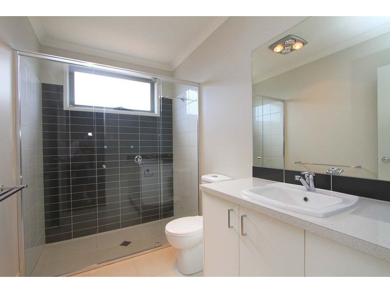 2/17 Thorneycroft Avenue, Wodonga VIC 3690