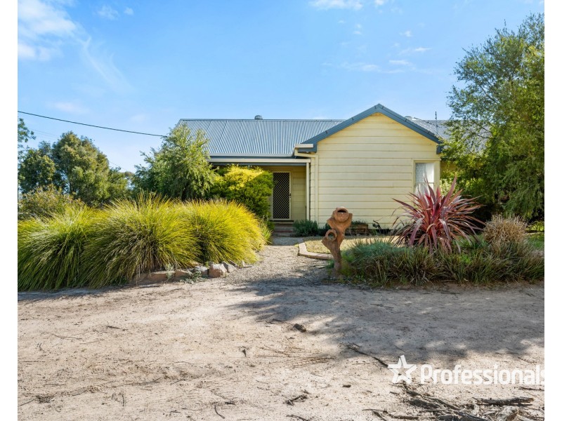 23 Albert Road, Chiltern VIC 3683