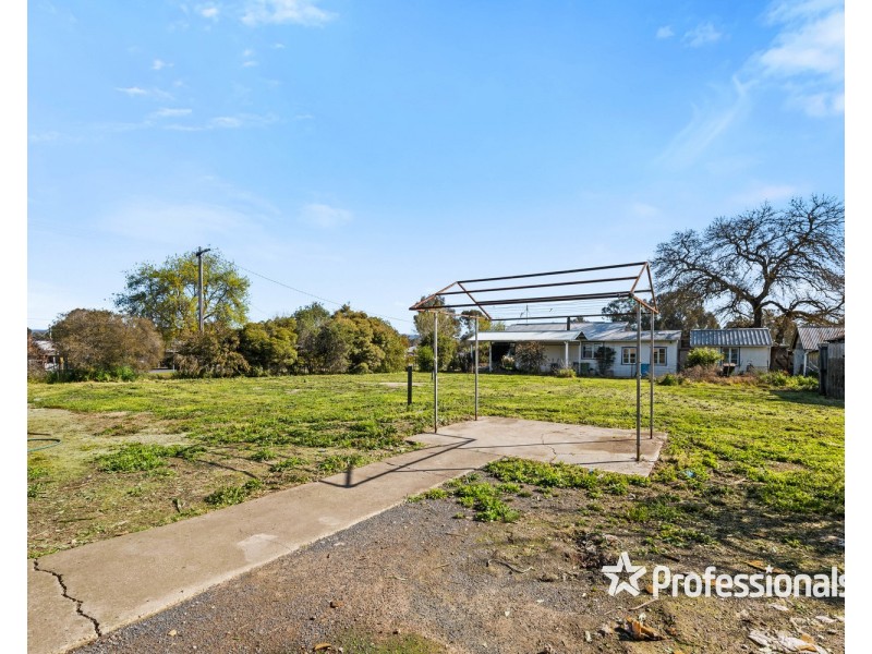 23 Albert Road, Chiltern VIC 3683
