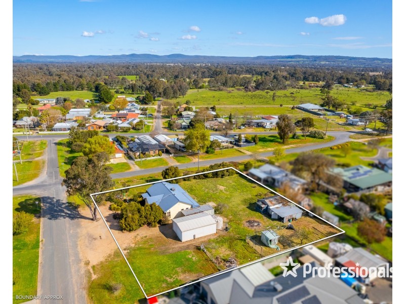 23 Albert Road, Chiltern VIC 3683