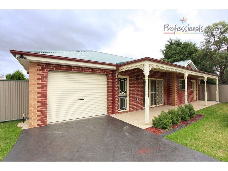 2/9 Wall Street, Chiltern VIC 3683