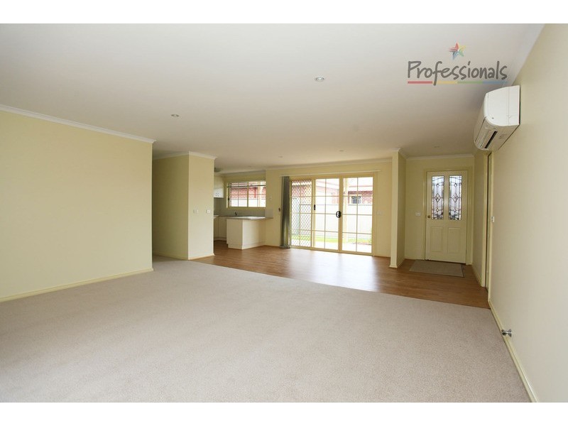2/9 Wall Street, Chiltern VIC 3683