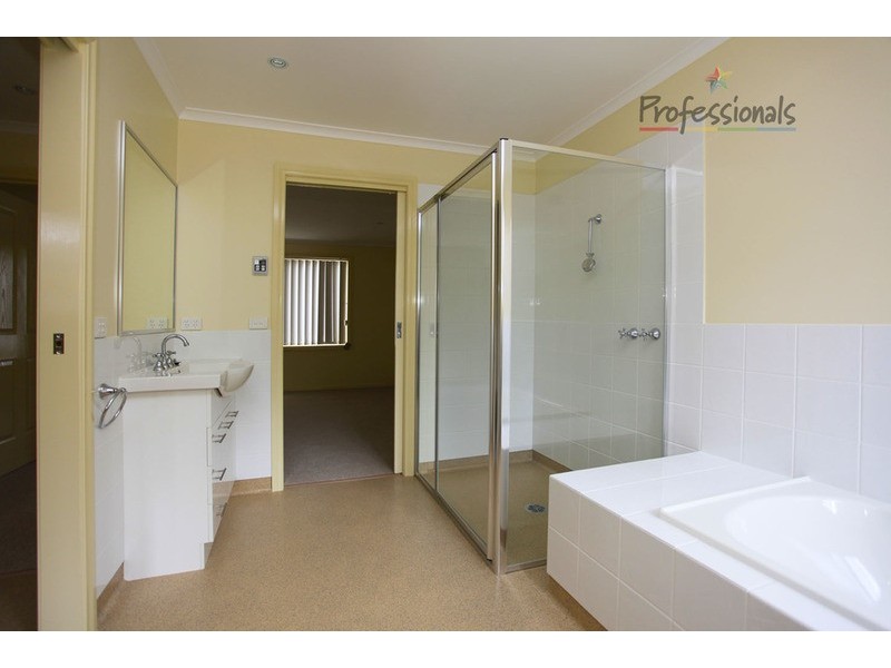 2/9 Wall Street, Chiltern VIC 3683