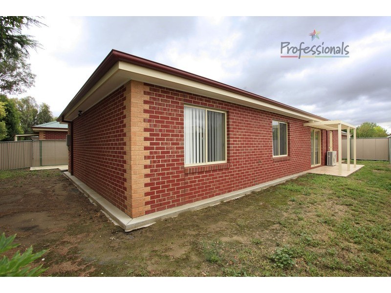 2/9 Wall Street, Chiltern VIC 3683