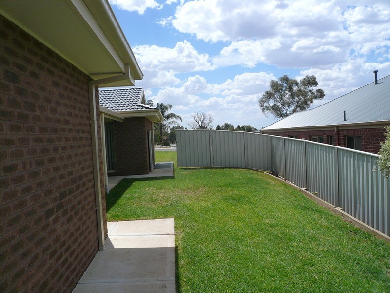 17 Carnoustie Drive, Wodonga VIC 3690