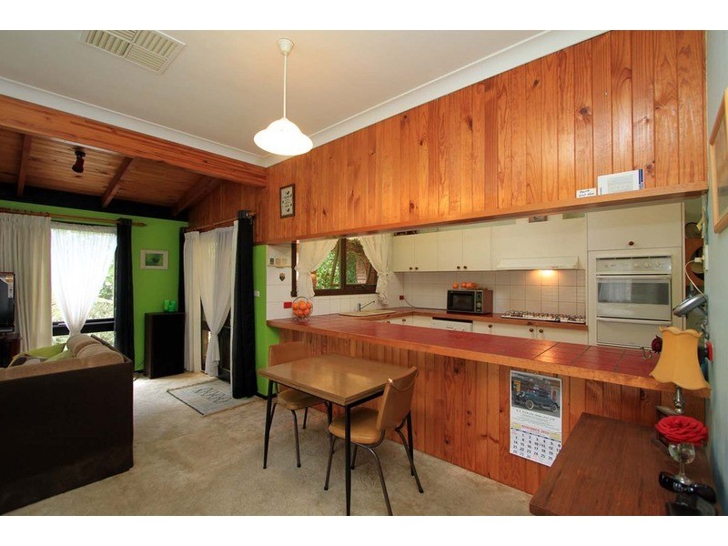 8 Barry Street, Killara VIC 3691