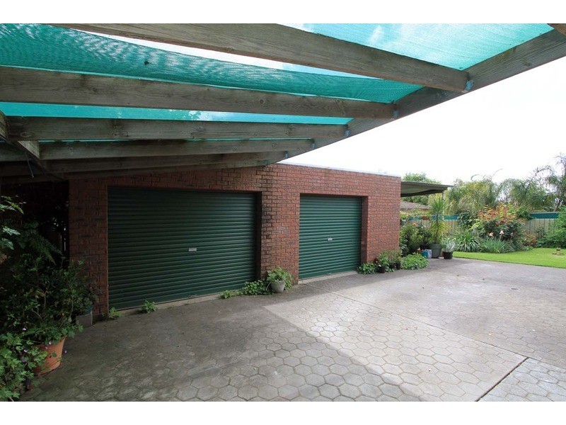 8 Barry Street, Killara VIC 3691
