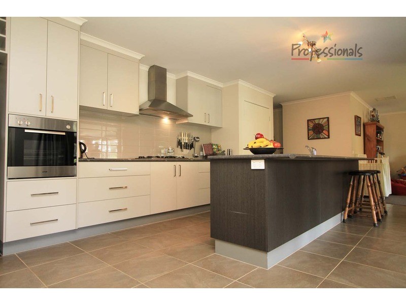 9 Murra  Court, Kiewa VIC 3691