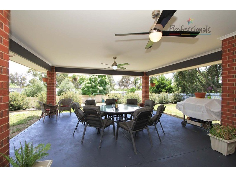 9 Murra  Court, Kiewa VIC 3691