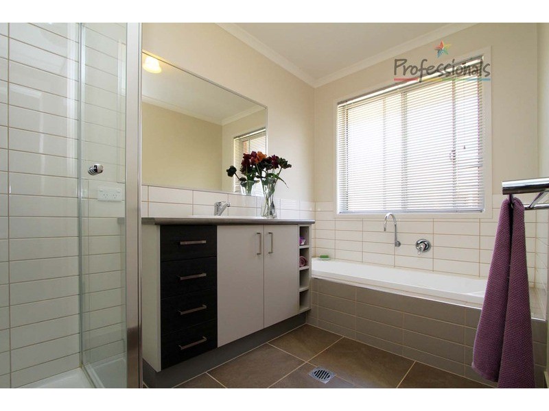 9 Murra  Court, Kiewa VIC 3691