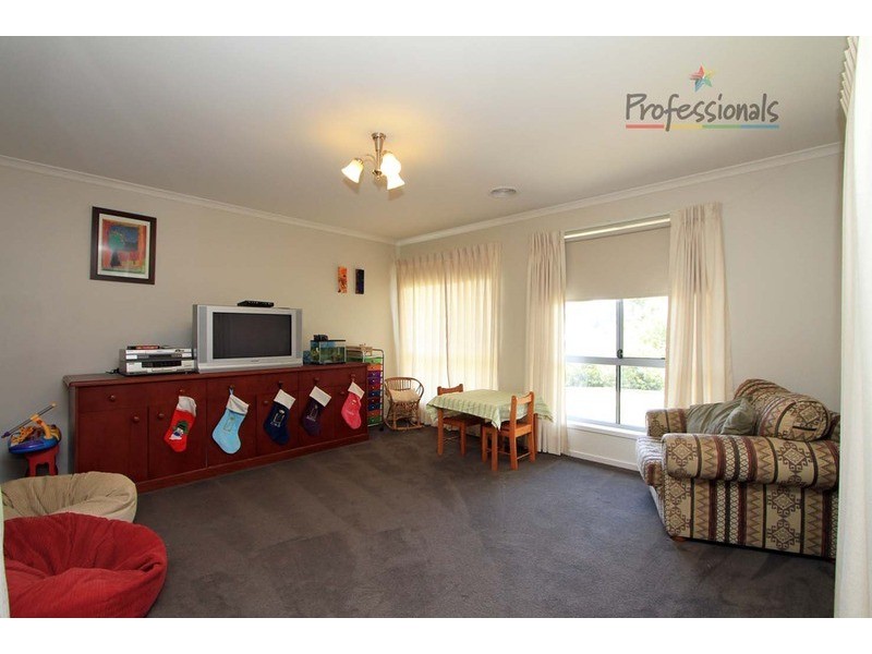 9 Murra  Court, Kiewa VIC 3691