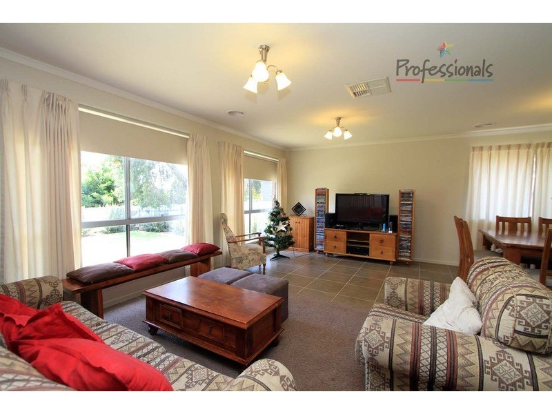 9 Murra  Court, Kiewa VIC 3691