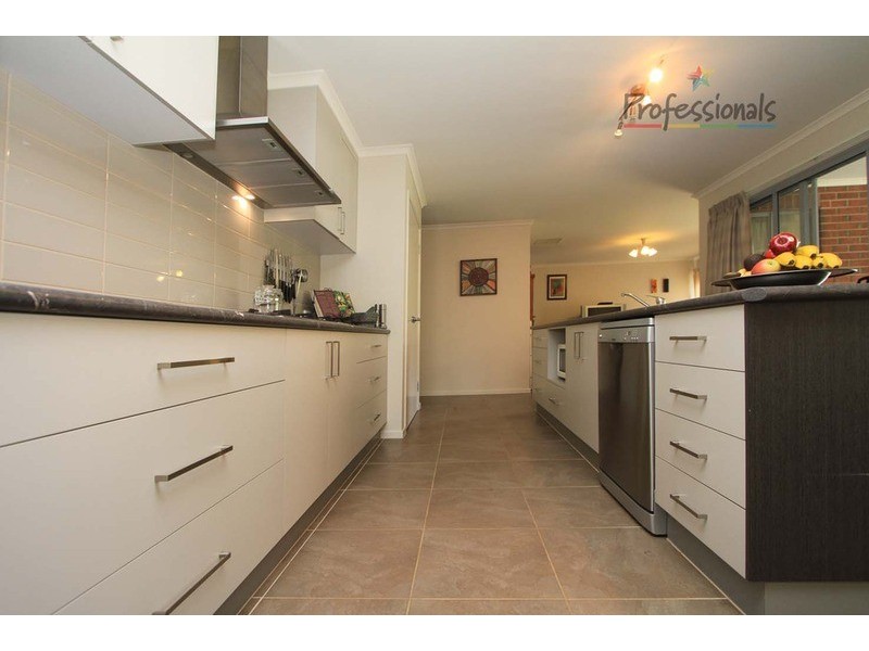 9 Murra  Court, Kiewa VIC 3691