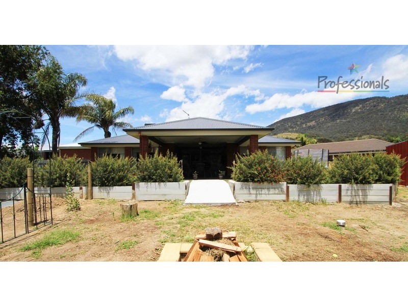 9 Murra  Court, Kiewa VIC 3691