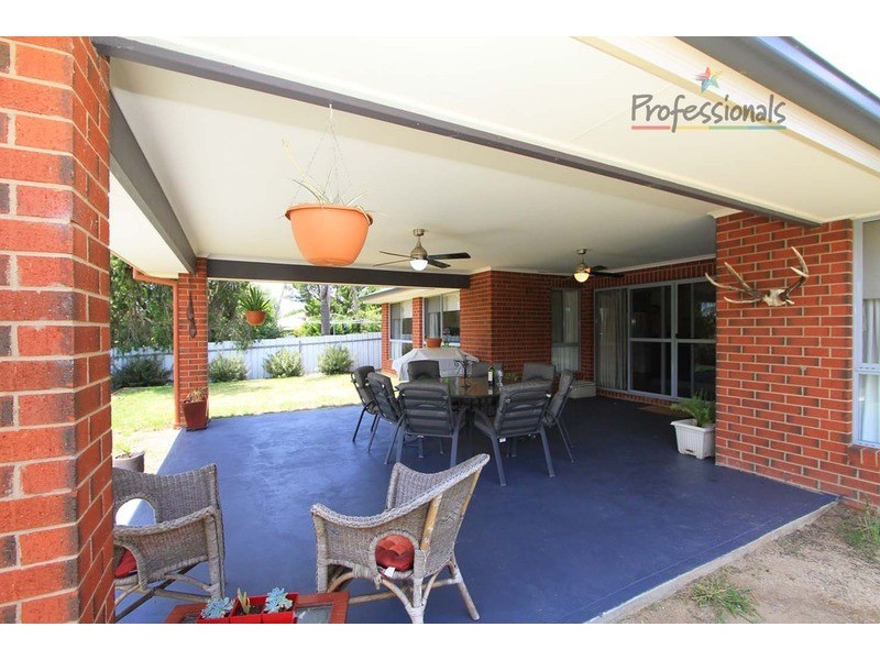 9 Murra  Court, Kiewa VIC 3691