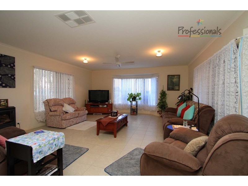 27 Howards Road, Baranduda VIC 3691