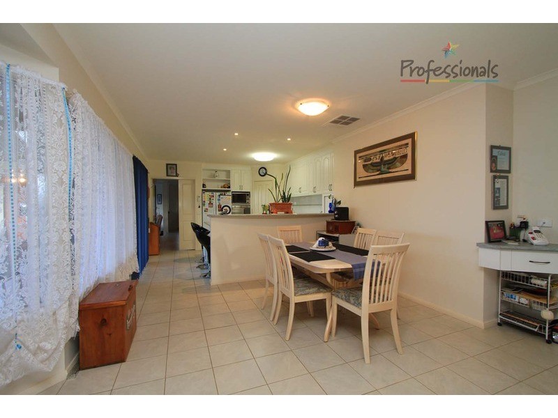 27 Howards Road, Baranduda VIC 3691