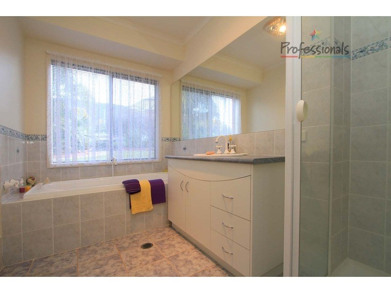 27 Howards Road, Baranduda VIC 3691