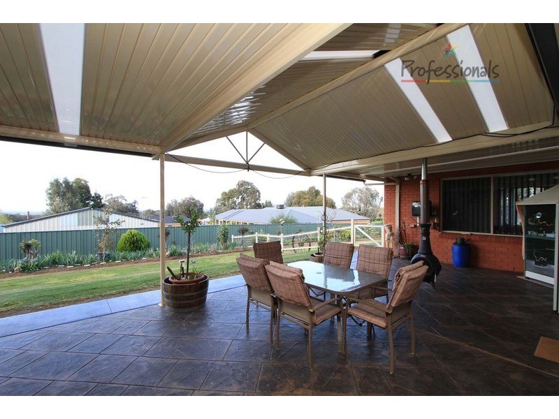 27 Howards Road, Baranduda VIC 3691