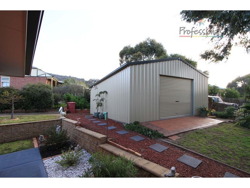 27 Howards Road, Baranduda VIC 3691