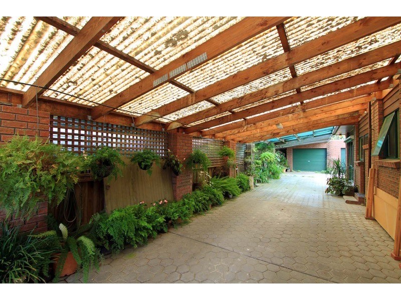 8 Barry Street, Killara VIC 3691