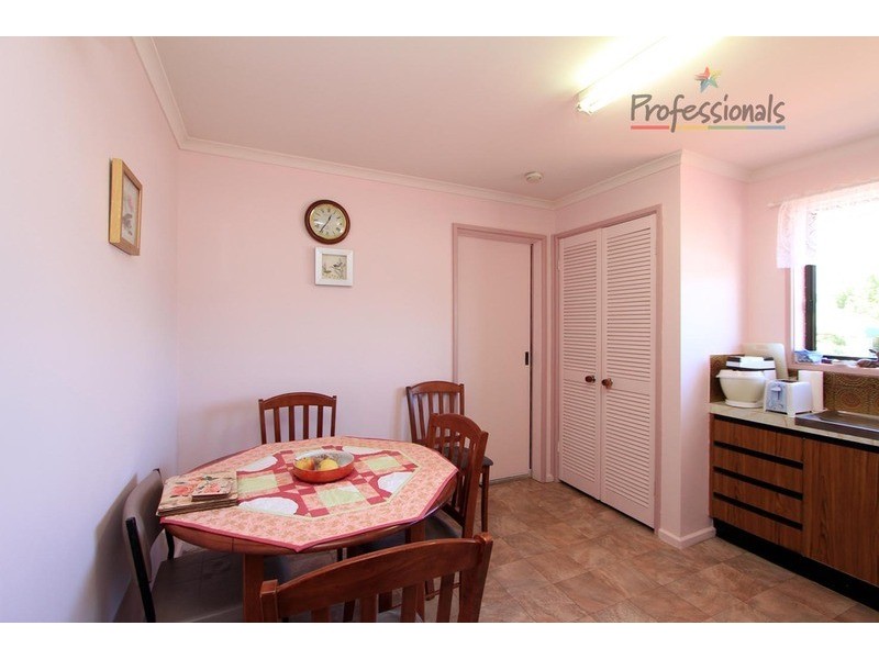 8 Albert  Road, Chiltern VIC 3683