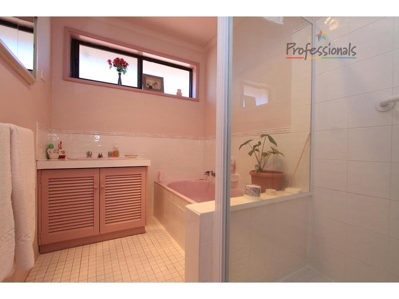 8 Albert  Road, Chiltern VIC 3683