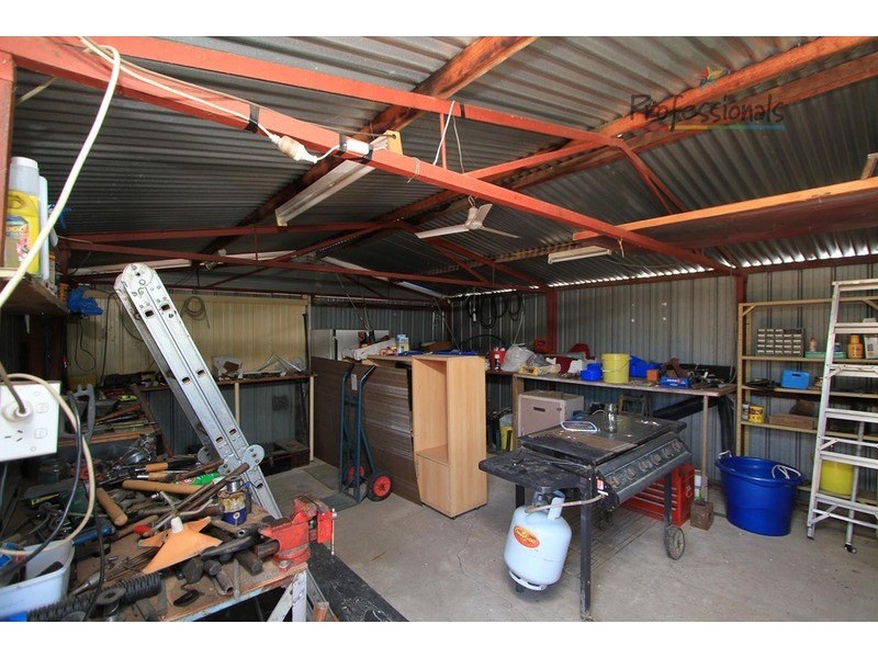 8 Albert  Road, Chiltern VIC 3683
