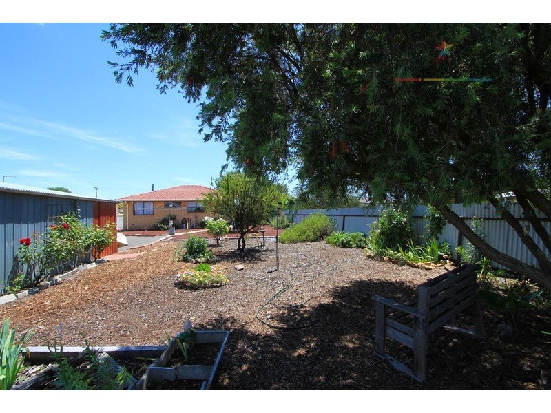 8 Albert  Road, Chiltern VIC 3683