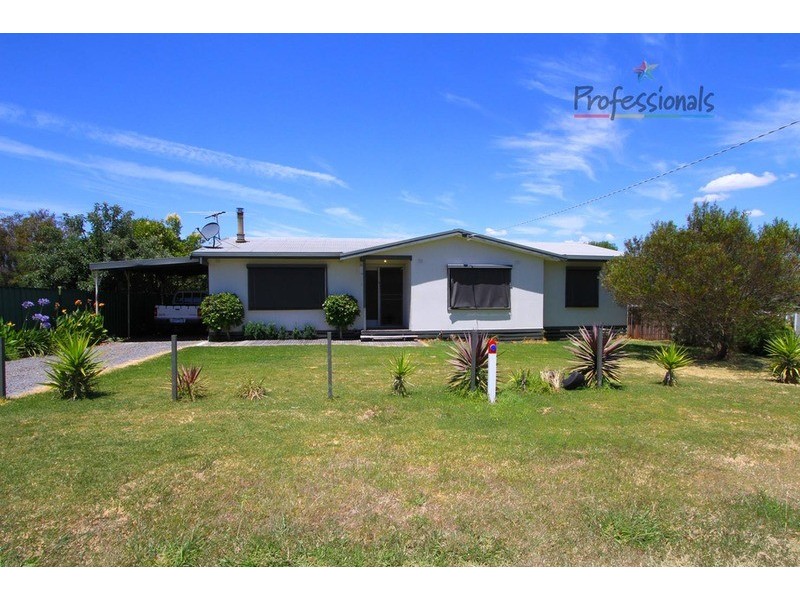 24 Albert Road, Chiltern VIC 3683