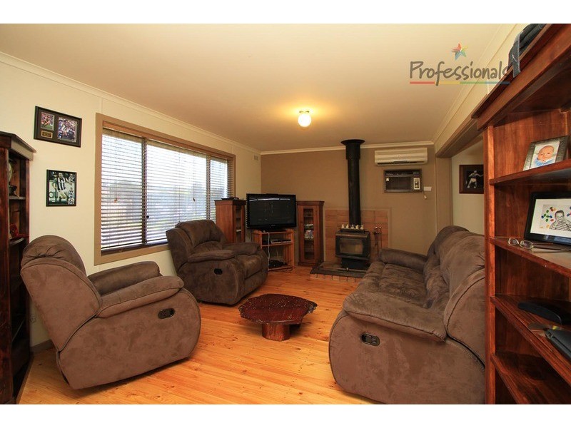 24 Albert Road, Chiltern VIC 3683