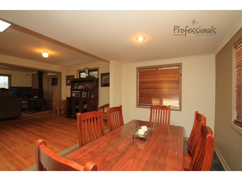 24 Albert Road, Chiltern VIC 3683